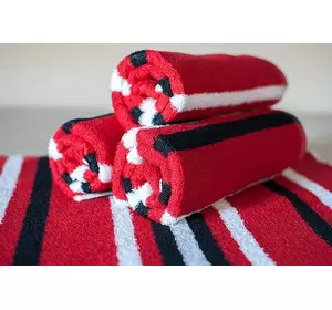 Комплект махровых полотенец красный Комплект махровых полотенец красный